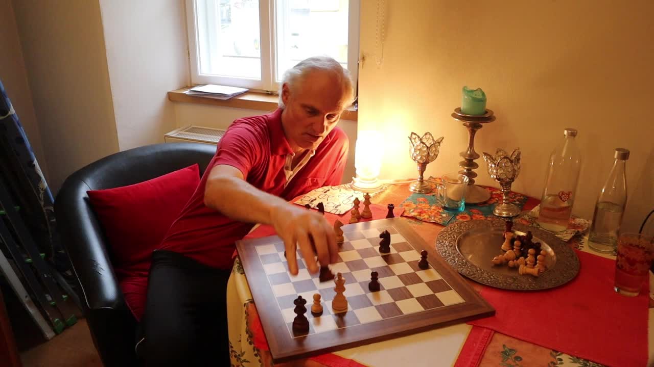 2 chess studies by Yehuda Hoch 2 chess studies by Yehuda Hoch