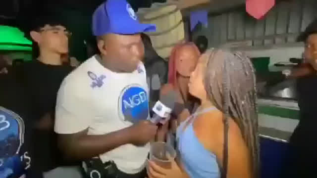 Brasileira menor tarada no baile Brasileira menor tarada no baile