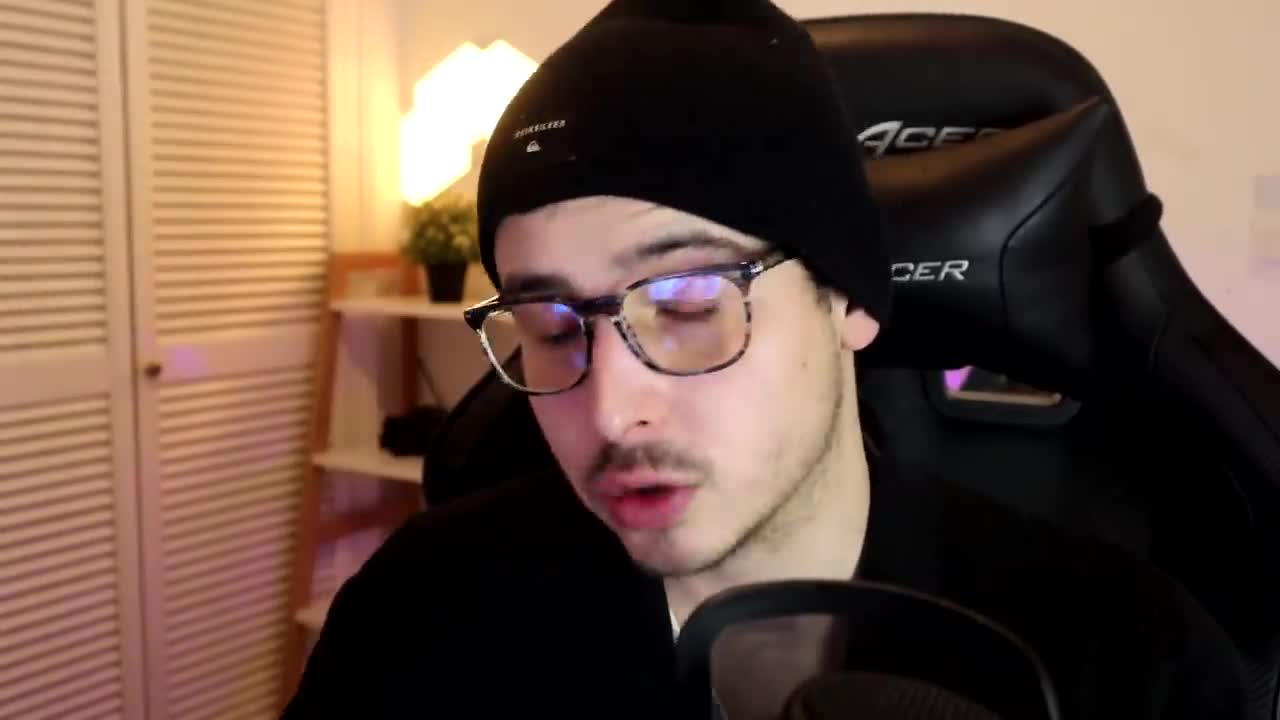 DrossRotzank, el nuevo Badabun, se pelea con Dalas Review y JaviOliveira. DrossRotzank, el nuevo Badabun, se pelea con Dalas Review y JaviOliveira.