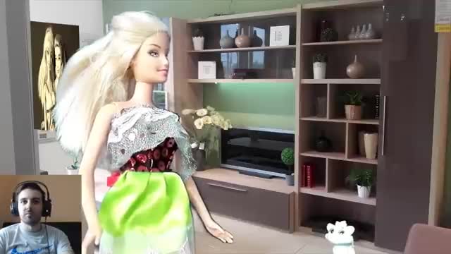 Reactionez: Barbie si Băsescu