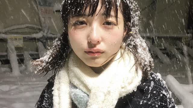 My cat Mogusa eating 🍕