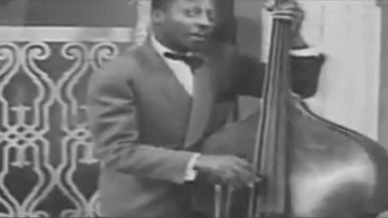 DOUBLE BASSIST DANCES TO IVE’S SHURIC SCAN QUADPARISON!