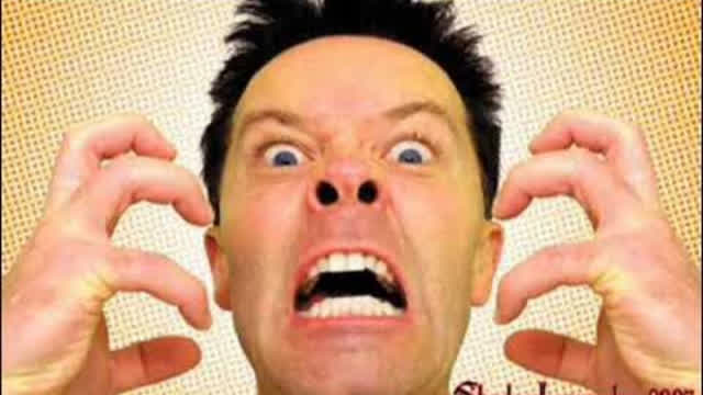 Crítica a la maldita tarea (Loquendo)