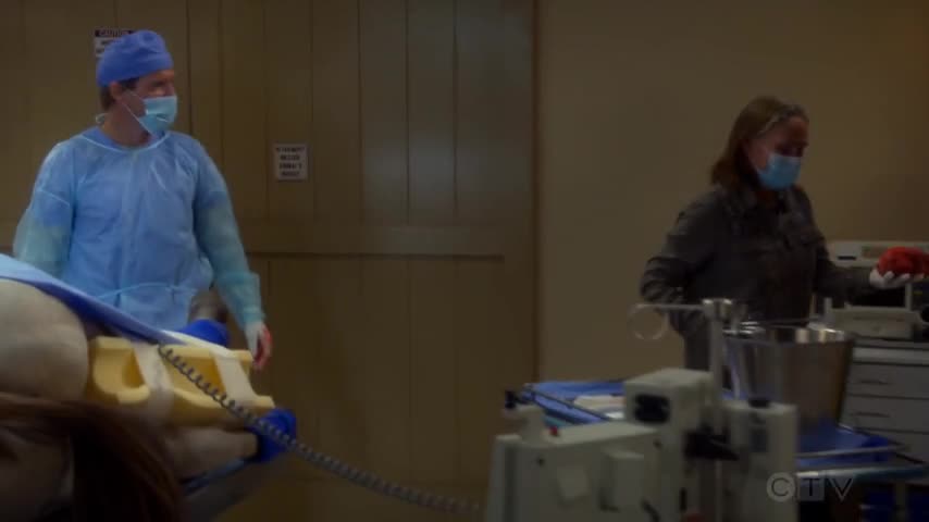 the conners season 3 episode 05 friends-in-high-places-and-horse-surgery_480