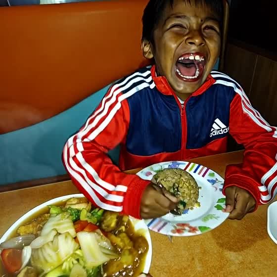 Niño pendejo de IA se enoja con su comida
