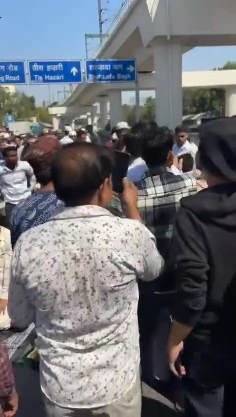 Policia Indiano interrompe culto Muçulmano