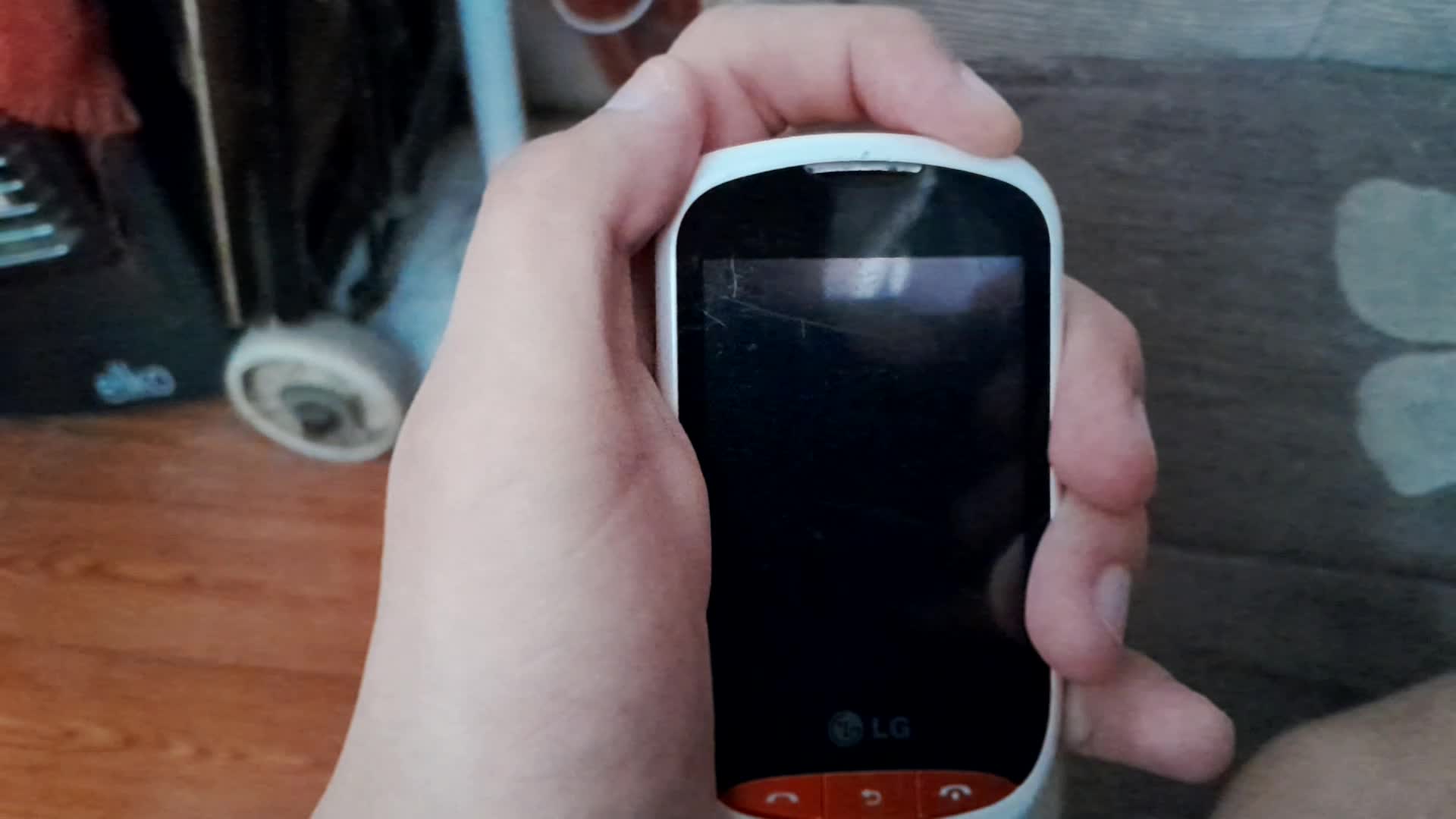 LG T310i (Movistar) Startup and Shutdown