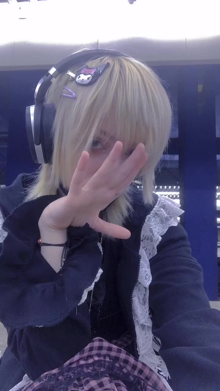 waiting for the train #minis