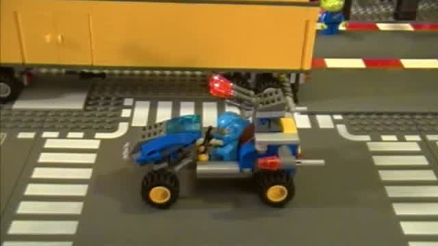 Lego 7050 ‧ Alien Defender - Alien Conquest Review