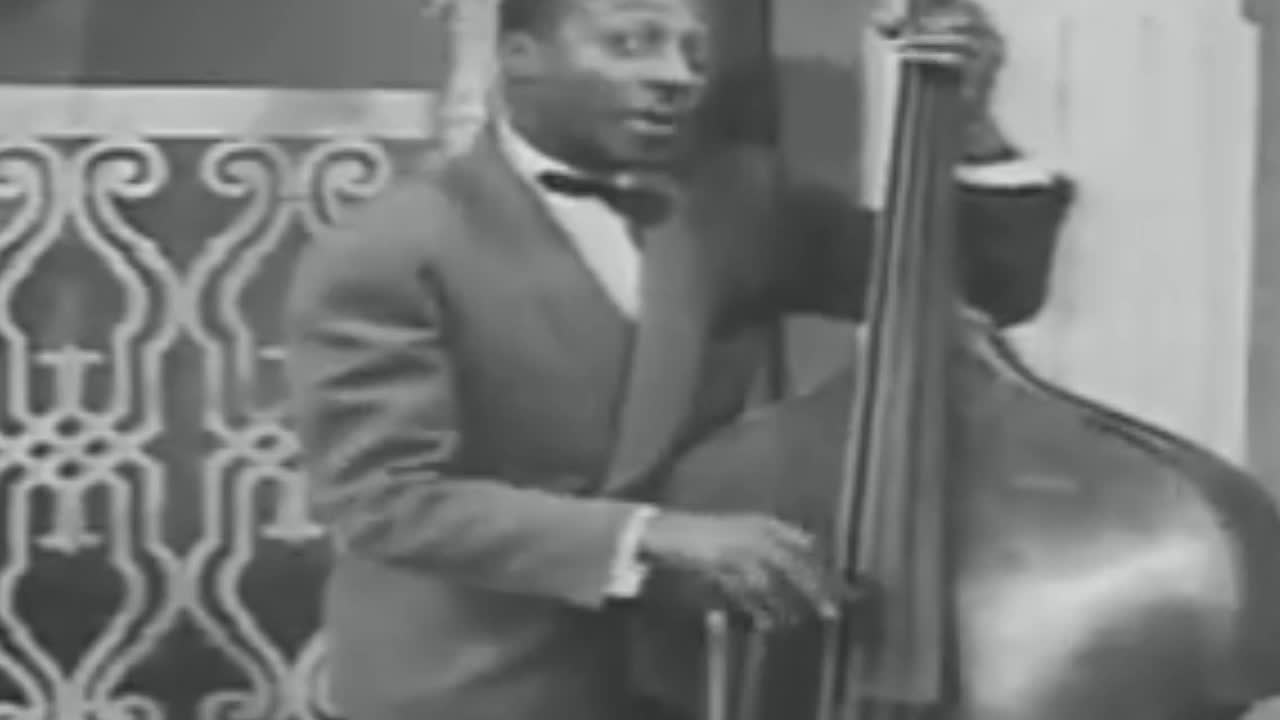Preview 1982 Double Bassist with 2 speed effects