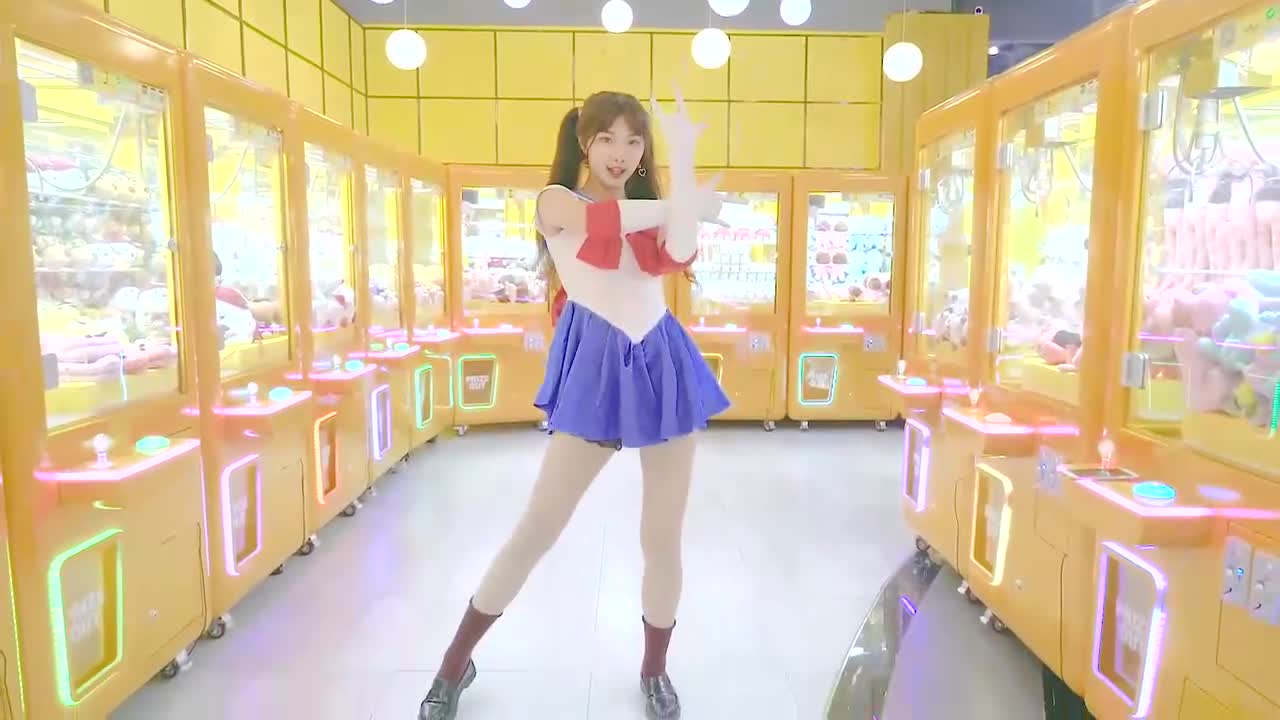 Kaoru Yamada [Otaku Dance] Pretty Soldier Sailor Moon, Transform!.mp4 - TokyVideo