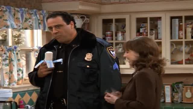 Everybody Loves Raymond S01E14 Who's Handsome
