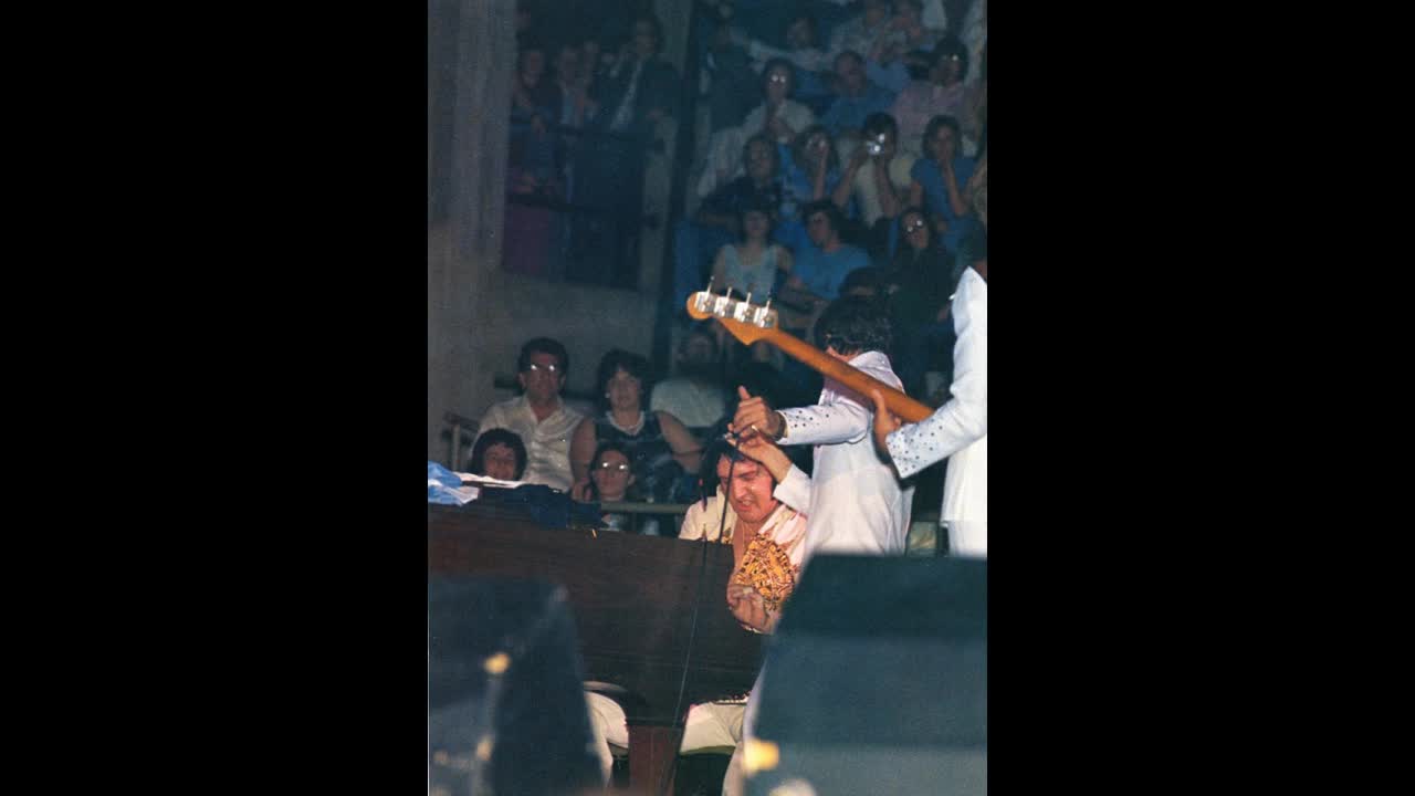 Elvis Presley - Unchained Melody (Live in Binghamton, NY May 27, 1977)