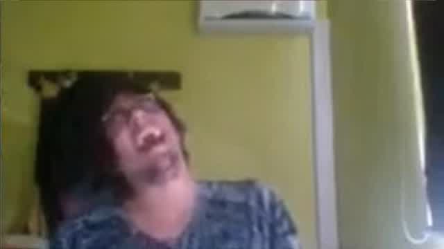 Bronce V reacciona a videos cuando tenia amigos