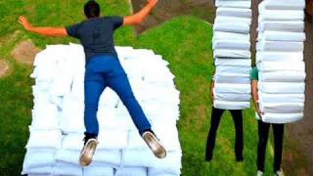 2 Guys 600 Pillows (Backwards) - Rhett & Link 2 Guys 600 Pillows (Backwards) - Rhett & Link