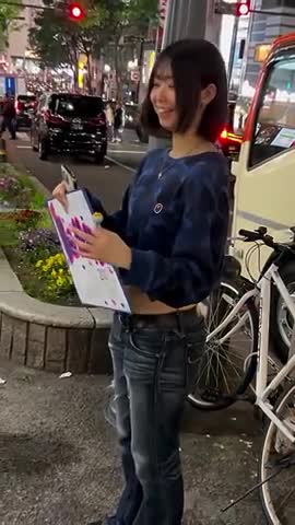 Cameraman Fist bumps cute asian girl Cameraman Fist bumps cute asian girl