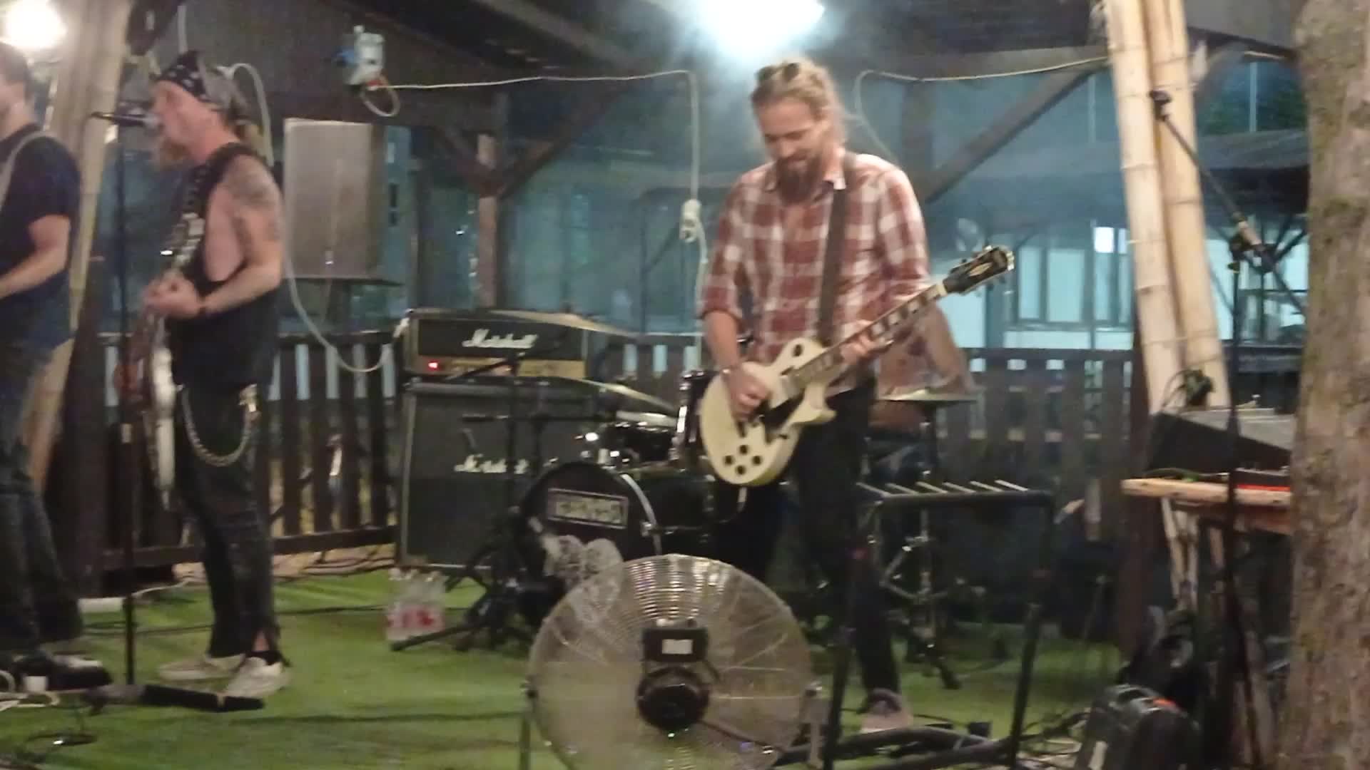 Hallucinatorz ¦ Menthetetlen szenvedély - élőben