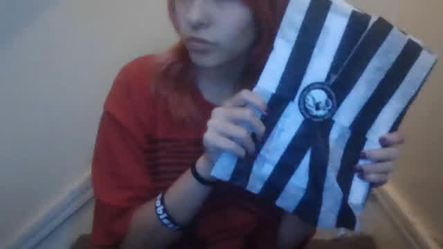 Unboxing The Jessica Louise Avril Lavinge Tank Top