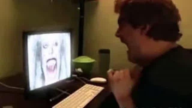 Guy plays the scary maze game Guy plays the scary maze game