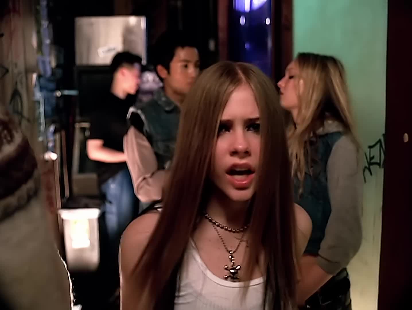 Avril Lavigne - I'm With You (Official Video) Avril Lavigne - I'm With You (Official Video)