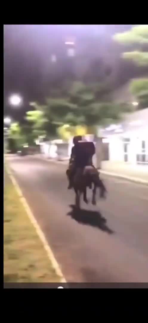 El Rappi haciendola de heroe, Yo quiero un heroe