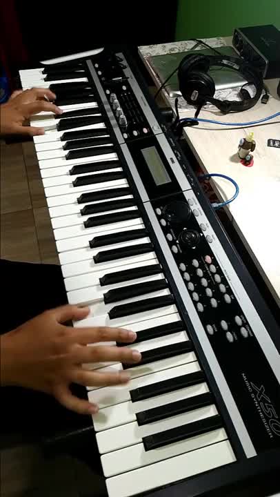 TOCA En el Piano......Classico tema __Angeles azules como te voy.mp4 - TokyVideo