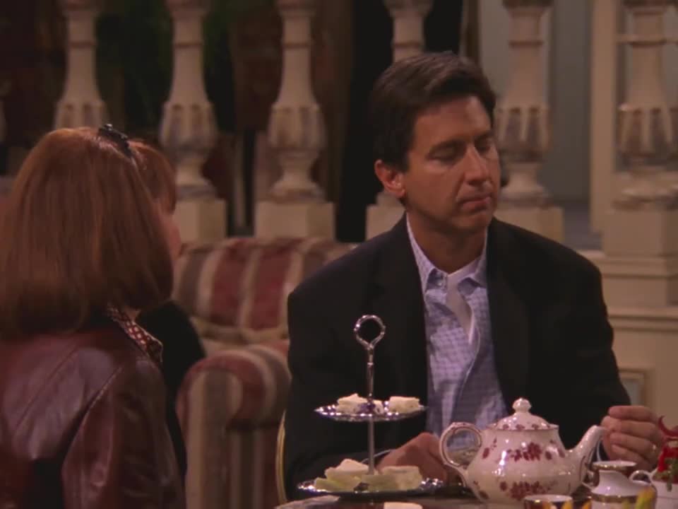 Everybody Loves Raymond S08E08 The Surprise Party