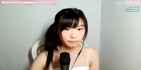 Girl Sings Erika