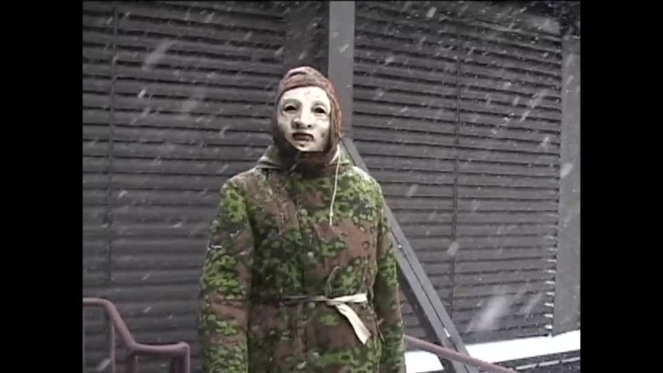 DI6 walking through a NYC snowstorm (2005) DI6 walking through a NYC snowstorm (2005)