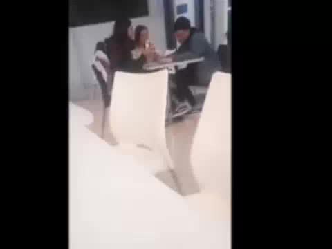 Incel en el mcdonalds