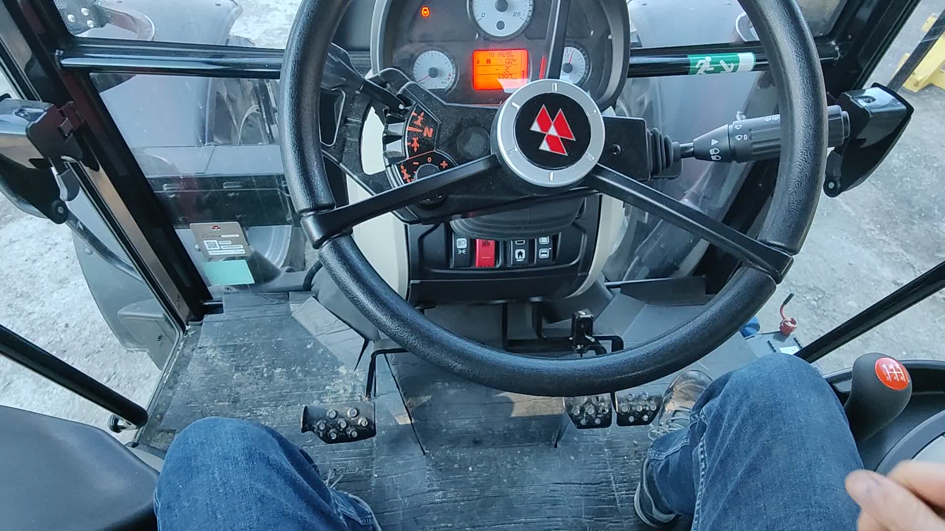 MF4708M Problem PowerShuttle MF 4700 Massey Ferguson