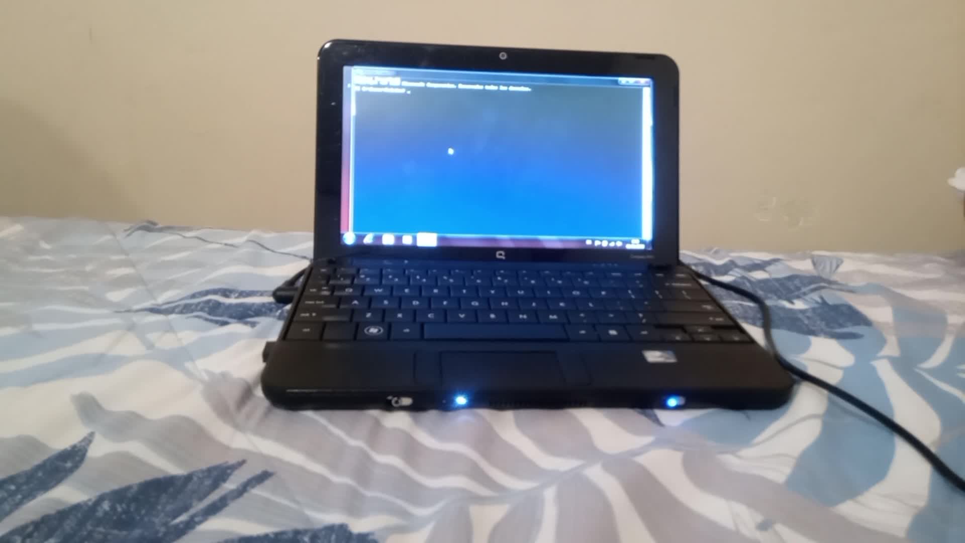 Demostración de mi Compaq Mini 110c con Windows 7 Home Premium (parodia a la Macintosh)