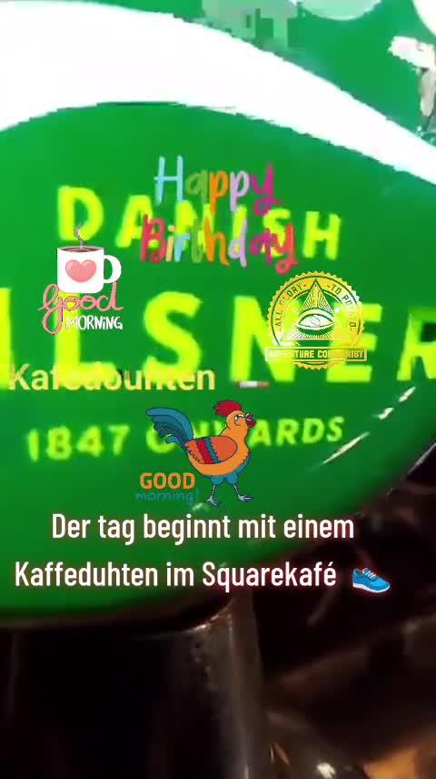Der tag beginnt mit einem Kaffeduhten im Squarekafé 👟
