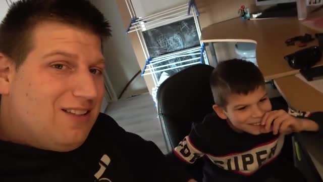 SLAAT JAYSON DE BOEL KAPOT TIJDENS GAMEN
