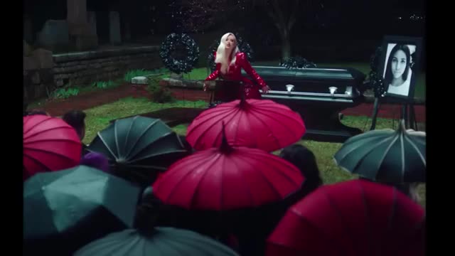 IGGY AZALEA MAKES ILLUMINATI BLOOD SACRIFICE TRIBUTE