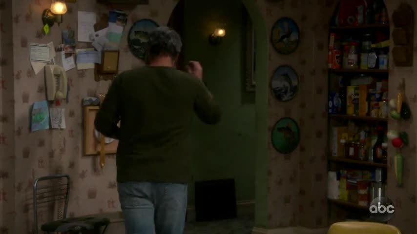 the conners season 3 episode 03 plastics-trash-talk-darlene-antoinette_480